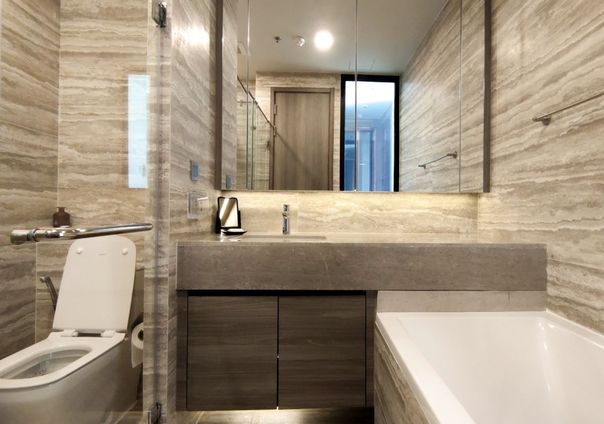 ขายคอนโดสุขุมวิท อโศก ทองหล่อ : ขายคอนโดหรู เซอเลส อโศก ชั้น 25 ขนาด 2 ห้องนอน 2 ห้องน้ำ พื้นที่ใช้สอย 70.08  ตร.ม. ห้องแต่งครบสไตล์ Modern Luxury พร้อมเข้าอยู่ ที่สุดของทำเล ใจกลางอโศก ใกล้ BTS อโศก และ MRT สุขุมวิท เพียง 150 เมตร