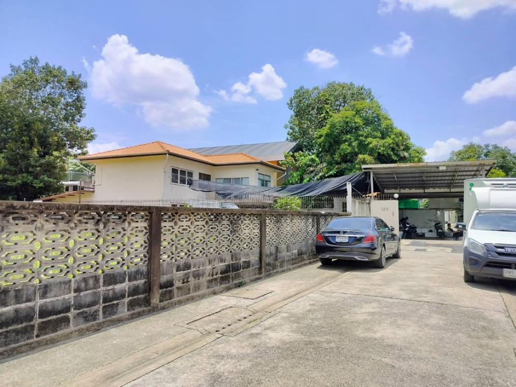 ให้เช่าที่ดินสุขุมวิท อโศก ทองหล่อ : ให้เช่า ที่ดิน ซอยเอกมัย 10 ติดถนน 2 ด้าน ทำเลเทพ ผังเมืองสีน้ำตาล สามารถทำโรงแรม อพาร์ทเม้น ออฟฟิศได้