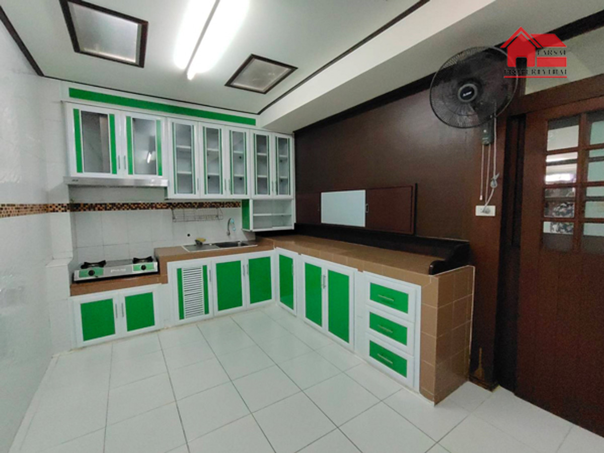 ให้เช่าบ้านสะพานควาย จตุจักร : ให้เช่าทาวน์เฮ้าส์ 2ชั้นเนื้อที่ 30 ตร.ว พื้นที่ 180ตร.ม 3ห้องนอน 2ห้องน้ำ แอร์ 4เครื่อง เฟอร์ครบ ถนน รัชดา เขตห้วยขวาง ราคาเช่า 40,000 บ/ด( 泰国房地产公司可以说中文请打电话。081-732-9189  Line : fs258  微信密码 F0817329189  )