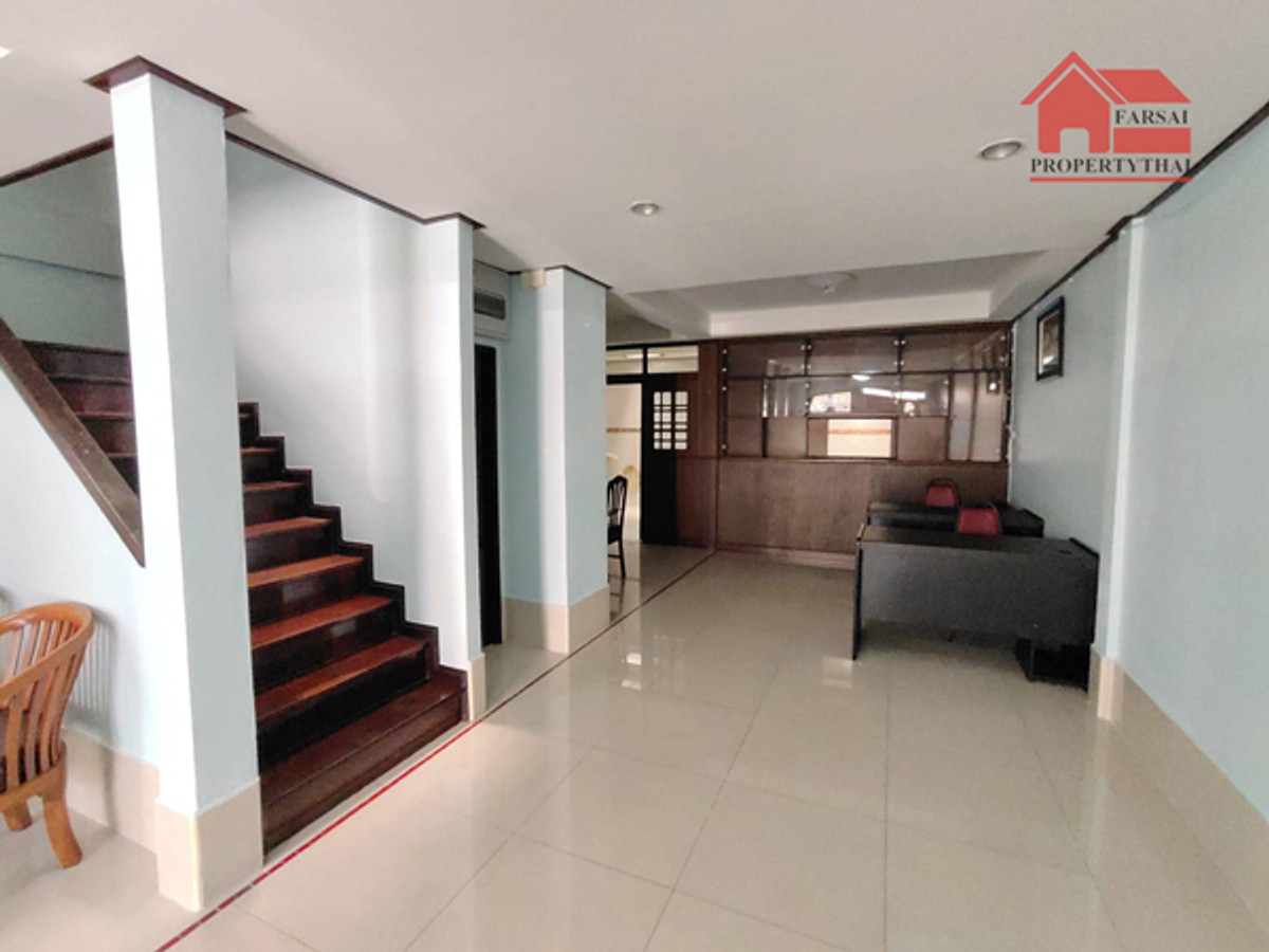 ให้เช่าบ้านสะพานควาย จตุจักร : ให้เช่าทาวน์เฮ้าส์ 2ชั้นเนื้อที่ 30 ตร.ว พื้นที่ 180ตร.ม 3ห้องนอน 2ห้องน้ำ แอร์ 4เครื่อง เฟอร์ครบ ถนน รัชดา เขตห้วยขวาง ราคาเช่า 40,000 บ/ด( 泰国房地产公司可以说中文请打电话。081-732-9189  Line : fs258  微信密码 F0817329189  )