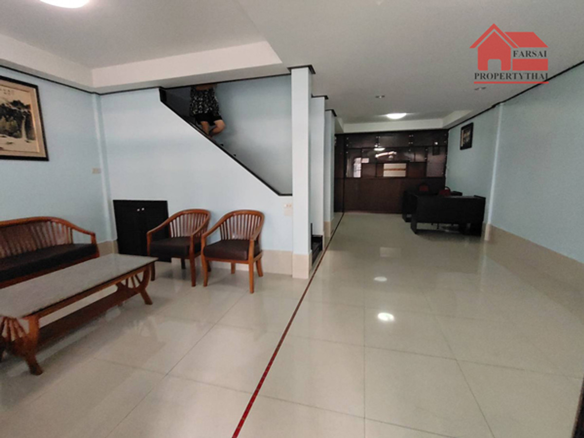 ให้เช่าบ้านสะพานควาย จตุจักร : ให้เช่าทาวน์เฮ้าส์ 2ชั้นเนื้อที่ 30 ตร.ว พื้นที่ 180ตร.ม 3ห้องนอน 2ห้องน้ำ แอร์ 4เครื่อง เฟอร์ครบ ถนน รัชดา เขตห้วยขวาง ราคาเช่า 40,000 บ/ด( 泰国房地产公司可以说中文请打电话。081-732-9189  Line : fs258  微信密码 F0817329189  )