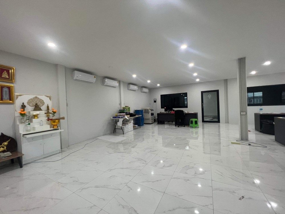 For RentWarehouseNonthaburi, Bang Yai, Bangbuathong : For rent: Warehouse and office ready office supplies New condition 90 percent Next to Bang Bua Thong Road, Suphanburi.