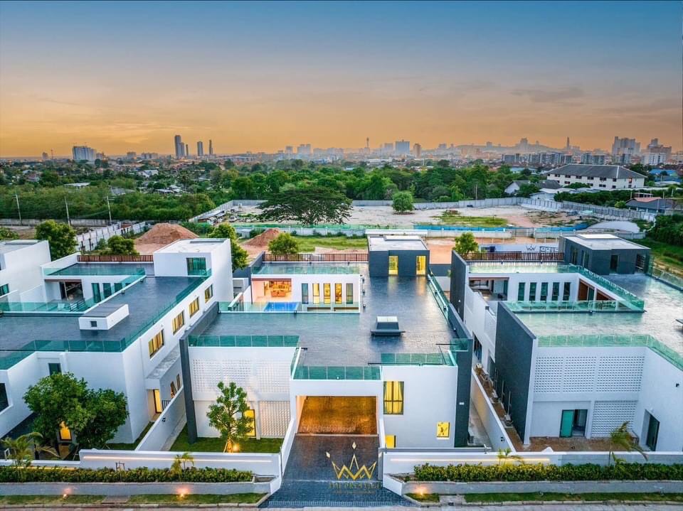 ขายบ้านพัทยา บางแสน ชลบุรี สัตหีบ : ขาย พลูวิล่า พัทยา Ultra Luxury Pool Villa Pattaya  (ตกแต่งพร้อมหิ้วกระเป๋าเข้าอยู่)