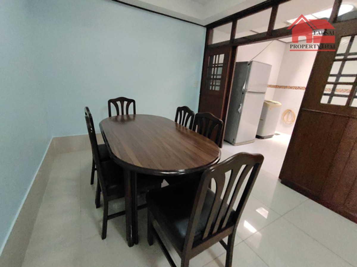 ให้เช่าบ้านสะพานควาย จตุจักร : ให้เช่าทาวน์เฮ้าส์ 2ชั้นเนื้อที่ 30 ตร.ว พื้นที่ 180ตร.ม 3ห้องนอน 2ห้องน้ำ แอร์ 4เครื่อง เฟอร์ครบ ถนน รัชดา เขตห้วยขวาง ราคาเช่า 40,000 บ/ด( 泰国房地产公司可以说中文请打电话。081-732-9189  Line : fs258  微信密码 F0817329189  )