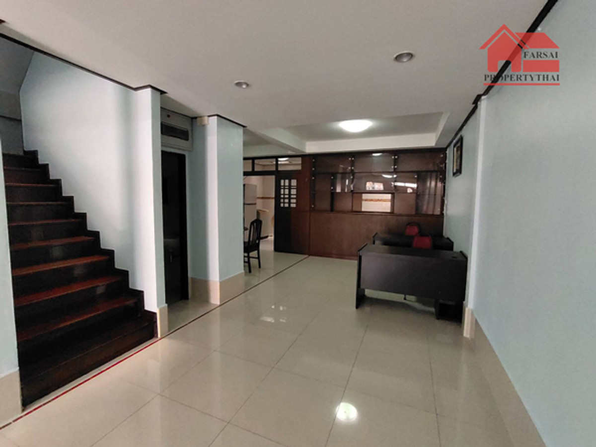 ให้เช่าบ้านสะพานควาย จตุจักร : ให้เช่าทาวน์เฮ้าส์ 2ชั้นเนื้อที่ 30 ตร.ว พื้นที่ 180ตร.ม 3ห้องนอน 2ห้องน้ำ แอร์ 4เครื่อง เฟอร์ครบ ถนน รัชดา เขตห้วยขวาง ราคาเช่า 40,000 บ/ด( 泰国房地产公司可以说中文请打电话。081-732-9189  Line : fs258  微信密码 F0817329189  )