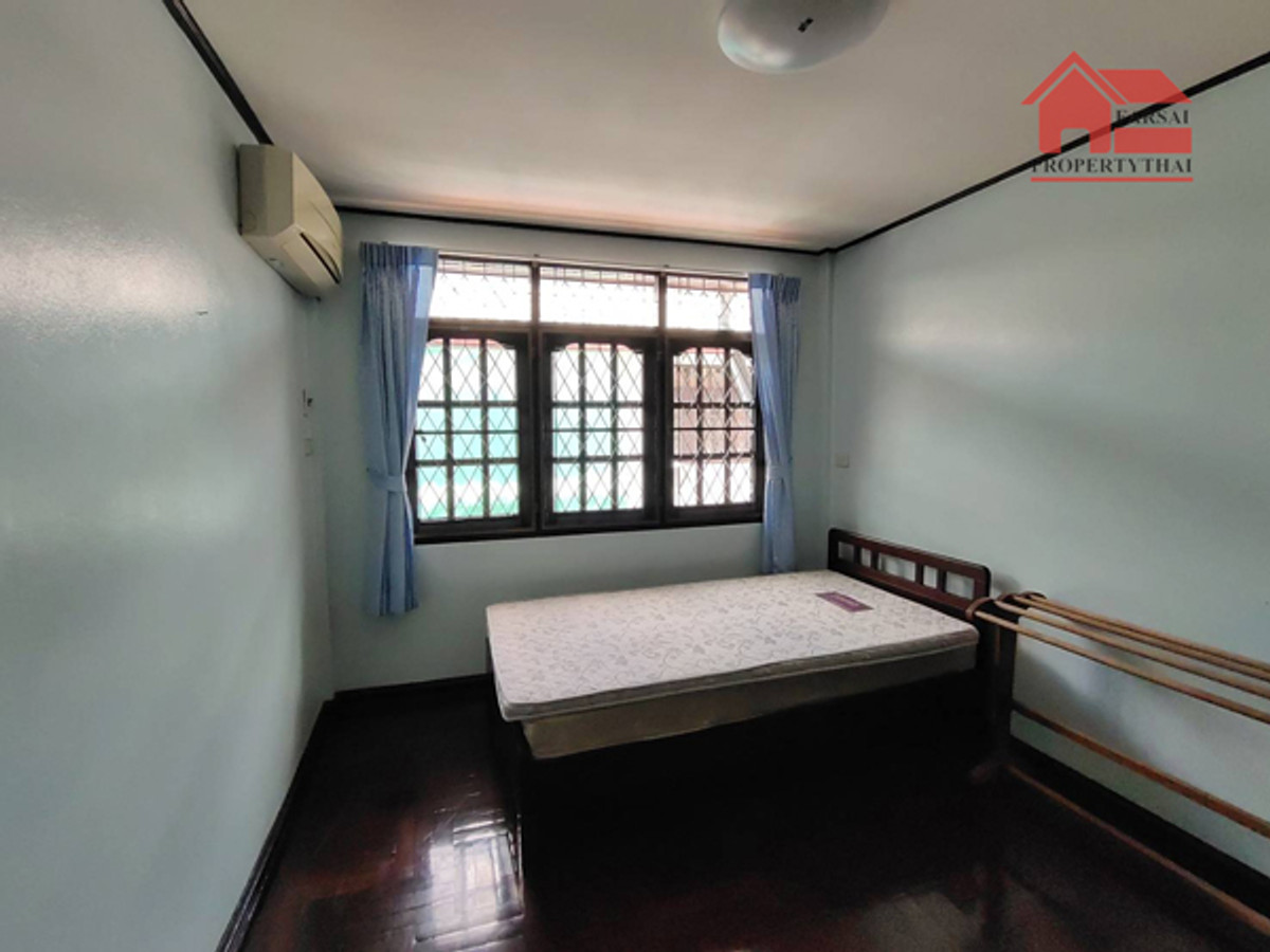 ให้เช่าบ้านสะพานควาย จตุจักร : ให้เช่าทาวน์เฮ้าส์ 2ชั้นเนื้อที่ 30 ตร.ว พื้นที่ 180ตร.ม 3ห้องนอน 2ห้องน้ำ แอร์ 4เครื่อง เฟอร์ครบ ถนน รัชดา เขตห้วยขวาง ราคาเช่า 40,000 บ/ด( 泰国房地产公司可以说中文请打电话。081-732-9189  Line : fs258  微信密码 F0817329189  )