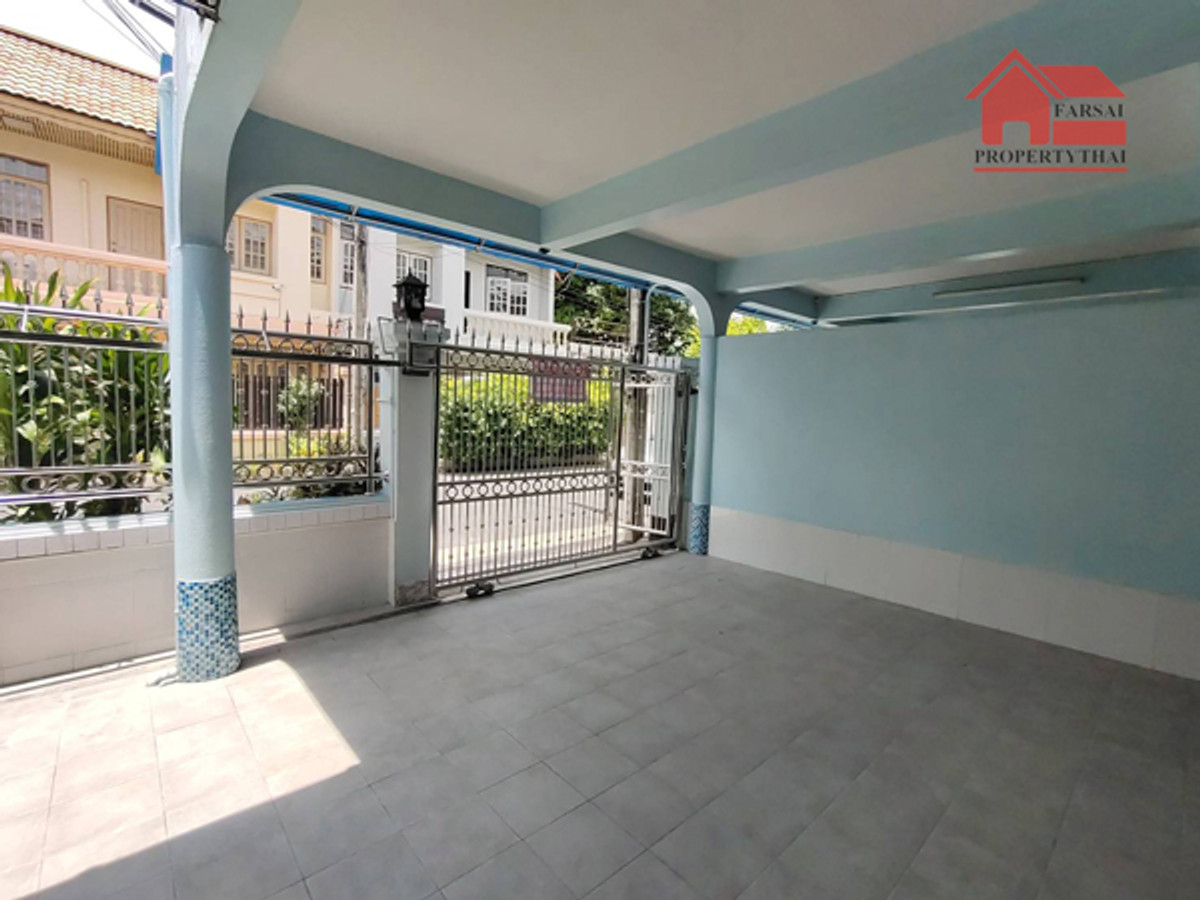 ให้เช่าบ้านสะพานควาย จตุจักร : ให้เช่าทาวน์เฮ้าส์ 2ชั้นเนื้อที่ 30 ตร.ว พื้นที่ 180ตร.ม 3ห้องนอน 2ห้องน้ำ แอร์ 4เครื่อง เฟอร์ครบ ถนน รัชดา เขตห้วยขวาง ราคาเช่า 40,000 บ/ด( 泰国房地产公司可以说中文请打电话。081-732-9189  Line : fs258  微信密码 F0817329189  )