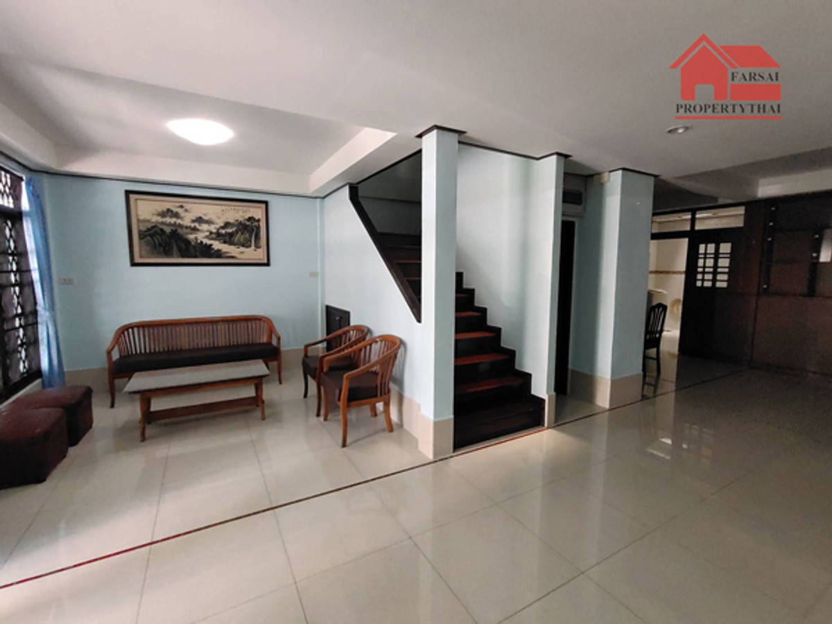 ให้เช่าบ้านสะพานควาย จตุจักร : ให้เช่าทาวน์เฮ้าส์ 2ชั้นเนื้อที่ 30 ตร.ว พื้นที่ 180ตร.ม 3ห้องนอน 2ห้องน้ำ แอร์ 4เครื่อง เฟอร์ครบ ถนน รัชดา เขตห้วยขวาง ราคาเช่า 40,000 บ/ด( 泰国房地产公司可以说中文请打电话。081-732-9189  Line : fs258  微信密码 F0817329189  )