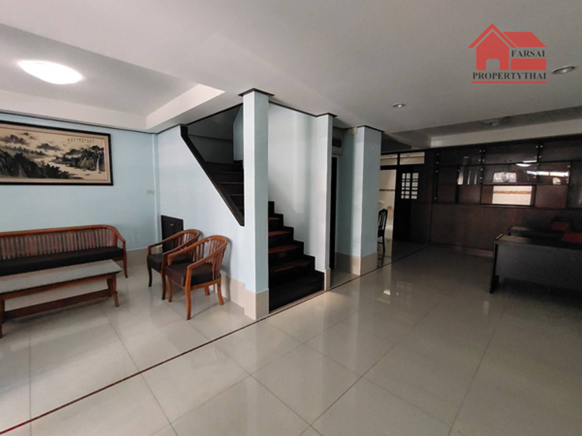 ให้เช่าบ้านสะพานควาย จตุจักร : ให้เช่าทาวน์เฮ้าส์ 2ชั้นเนื้อที่ 30 ตร.ว พื้นที่ 180ตร.ม 3ห้องนอน 2ห้องน้ำ แอร์ 4เครื่อง เฟอร์ครบ ถนน รัชดา เขตห้วยขวาง ราคาเช่า 40,000 บ/ด( 泰国房地产公司可以说中文请打电话。081-732-9189  Line : fs258  微信密码 F0817329189  )