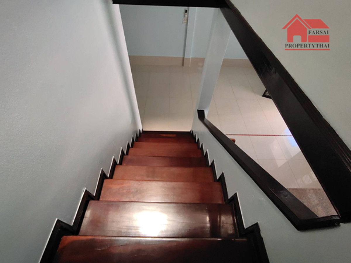 ให้เช่าบ้านสะพานควาย จตุจักร : ให้เช่าทาวน์เฮ้าส์ 2ชั้นเนื้อที่ 30 ตร.ว พื้นที่ 180ตร.ม 3ห้องนอน 2ห้องน้ำ แอร์ 4เครื่อง เฟอร์ครบ ถนน รัชดา เขตห้วยขวาง ราคาเช่า 40,000 บ/ด( 泰国房地产公司可以说中文请打电话。081-732-9189  Line : fs258  微信密码 F0817329189  )