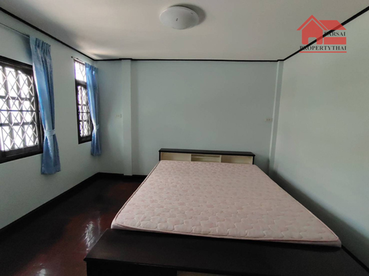 ให้เช่าบ้านสะพานควาย จตุจักร : ให้เช่าทาวน์เฮ้าส์ 2ชั้นเนื้อที่ 30 ตร.ว พื้นที่ 180ตร.ม 3ห้องนอน 2ห้องน้ำ แอร์ 4เครื่อง เฟอร์ครบ ถนน รัชดา เขตห้วยขวาง ราคาเช่า 40,000 บ/ด( 泰国房地产公司可以说中文请打电话。081-732-9189  Line : fs258  微信密码 F0817329189  )