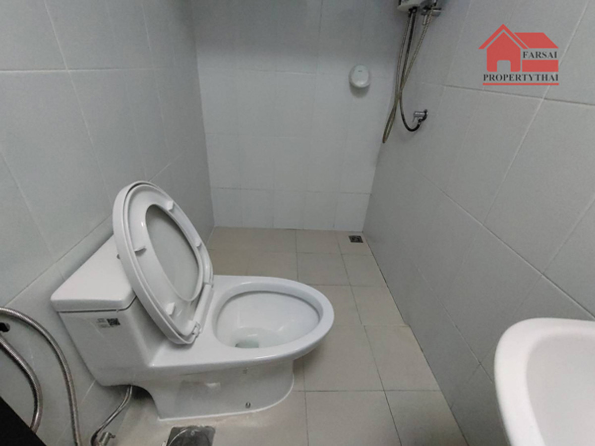 ให้เช่าบ้านสะพานควาย จตุจักร : ให้เช่าทาวน์เฮ้าส์ 2ชั้นเนื้อที่ 30 ตร.ว พื้นที่ 180ตร.ม 3ห้องนอน 2ห้องน้ำ แอร์ 4เครื่อง เฟอร์ครบ ถนน รัชดา เขตห้วยขวาง ราคาเช่า 40,000 บ/ด( 泰国房地产公司可以说中文请打电话。081-732-9189  Line : fs258  微信密码 F0817329189  )