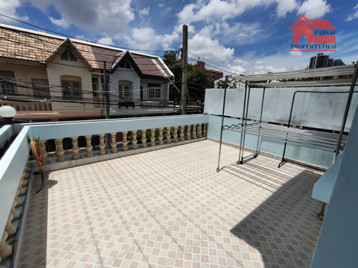 ให้เช่าบ้านสะพานควาย จตุจักร : ให้เช่าทาวน์เฮ้าส์ 2ชั้นเนื้อที่ 30 ตร.ว พื้นที่ 180ตร.ม 3ห้องนอน 2ห้องน้ำ แอร์ 4เครื่อง เฟอร์ครบ ถนน รัชดา เขตห้วยขวาง ราคาเช่า 40,000 บ/ด( 泰国房地产公司可以说中文请打电话。081-732-9189  Line : fs258  微信密码 F0817329189  )