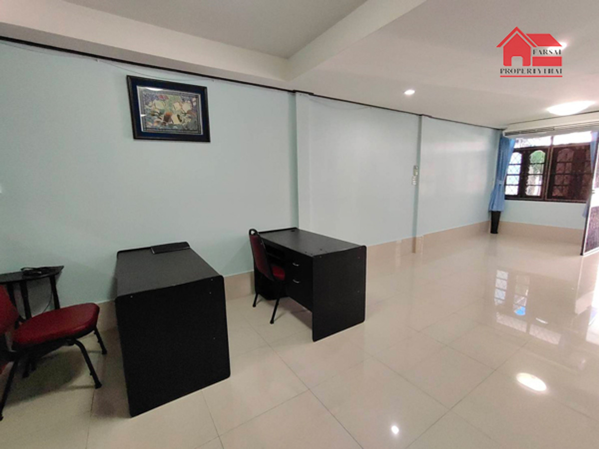 ให้เช่าบ้านสะพานควาย จตุจักร : ให้เช่าทาวน์เฮ้าส์ 2ชั้นเนื้อที่ 30 ตร.ว พื้นที่ 180ตร.ม 3ห้องนอน 2ห้องน้ำ แอร์ 4เครื่อง เฟอร์ครบ ถนน รัชดา เขตห้วยขวาง ราคาเช่า 40,000 บ/ด( 泰国房地产公司可以说中文请打电话。081-732-9189  Line : fs258  微信密码 F0817329189  )