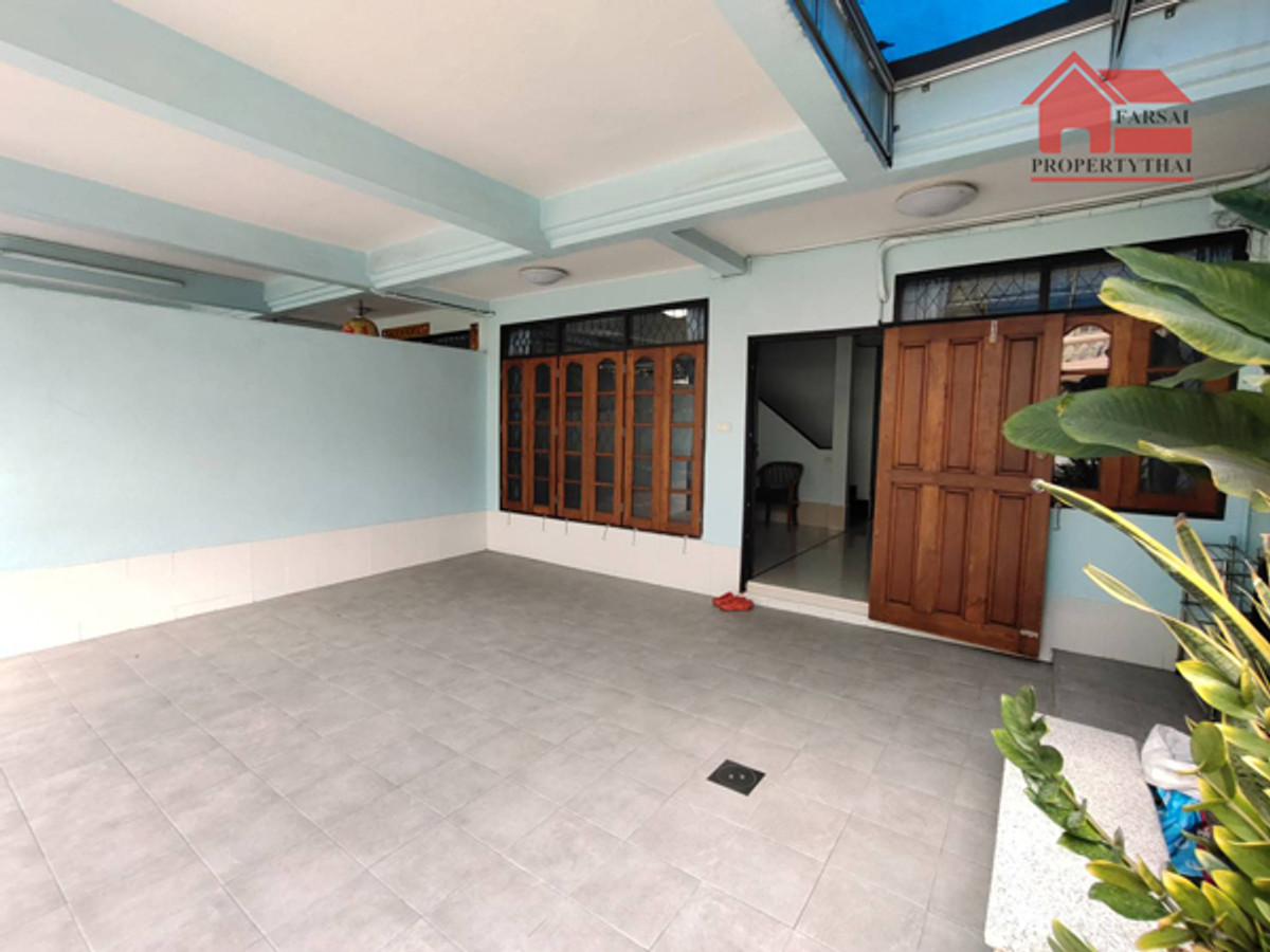 ให้เช่าบ้านสะพานควาย จตุจักร : ให้เช่าทาวน์เฮ้าส์ 2ชั้นเนื้อที่ 30 ตร.ว พื้นที่ 180ตร.ม 3ห้องนอน 2ห้องน้ำ แอร์ 4เครื่อง เฟอร์ครบ ถนน รัชดา เขตห้วยขวาง ราคาเช่า 40,000 บ/ด( 泰国房地产公司可以说中文请打电话。081-732-9189  Line : fs258  微信密码 F0817329189  )