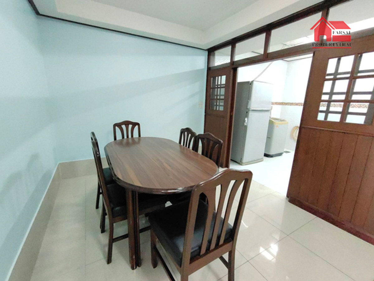 ให้เช่าบ้านสะพานควาย จตุจักร : ให้เช่าทาวน์เฮ้าส์ 2ชั้นเนื้อที่ 30 ตร.ว พื้นที่ 180ตร.ม 3ห้องนอน 2ห้องน้ำ แอร์ 4เครื่อง เฟอร์ครบ ถนน รัชดา เขตห้วยขวาง ราคาเช่า 40,000 บ/ด( 泰国房地产公司可以说中文请打电话。081-732-9189  Line : fs258  微信密码 F0817329189  )