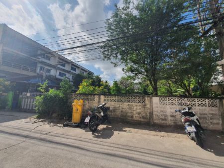 ขายบ้านอ่อนนุช อุดมสุข : ขาย บ้านเดี่ยว ขายบ้านพร้อมที่ดิน อ่อนนุช 46 ซอยดาราฉาย ถนนสุขุมวิท 77 เนื้อที่ 1 งาน 80 ตารางวา บ้านพร้อมที่ดิน 100 ตรม. 1 งาน 80 ตร.วา .