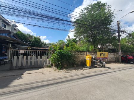 ขายบ้านอ่อนนุช อุดมสุข : ขาย บ้านเดี่ยว ขายบ้านพร้อมที่ดิน อ่อนนุช 46 ซอยดาราฉาย ถนนสุขุมวิท 77 เนื้อที่ 1 งาน 80 ตารางวา บ้านพร้อมที่ดิน 100 ตรม. 1 งาน 80 ตร.วา .