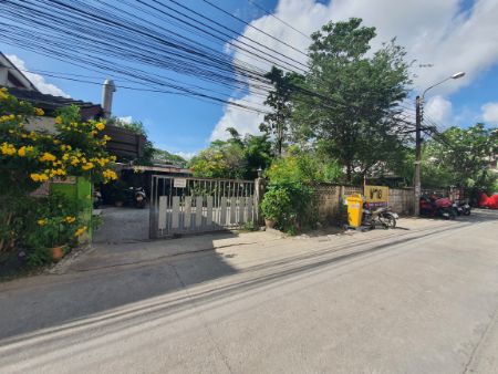 ขายบ้านอ่อนนุช อุดมสุข : ขาย บ้านเดี่ยว ขายบ้านพร้อมที่ดิน อ่อนนุช 46 ซอยดาราฉาย ถนนสุขุมวิท 77 เนื้อที่ 1 งาน 80 ตารางวา บ้านพร้อมที่ดิน 100 ตรม. 1 งาน 80 ตร.วา .