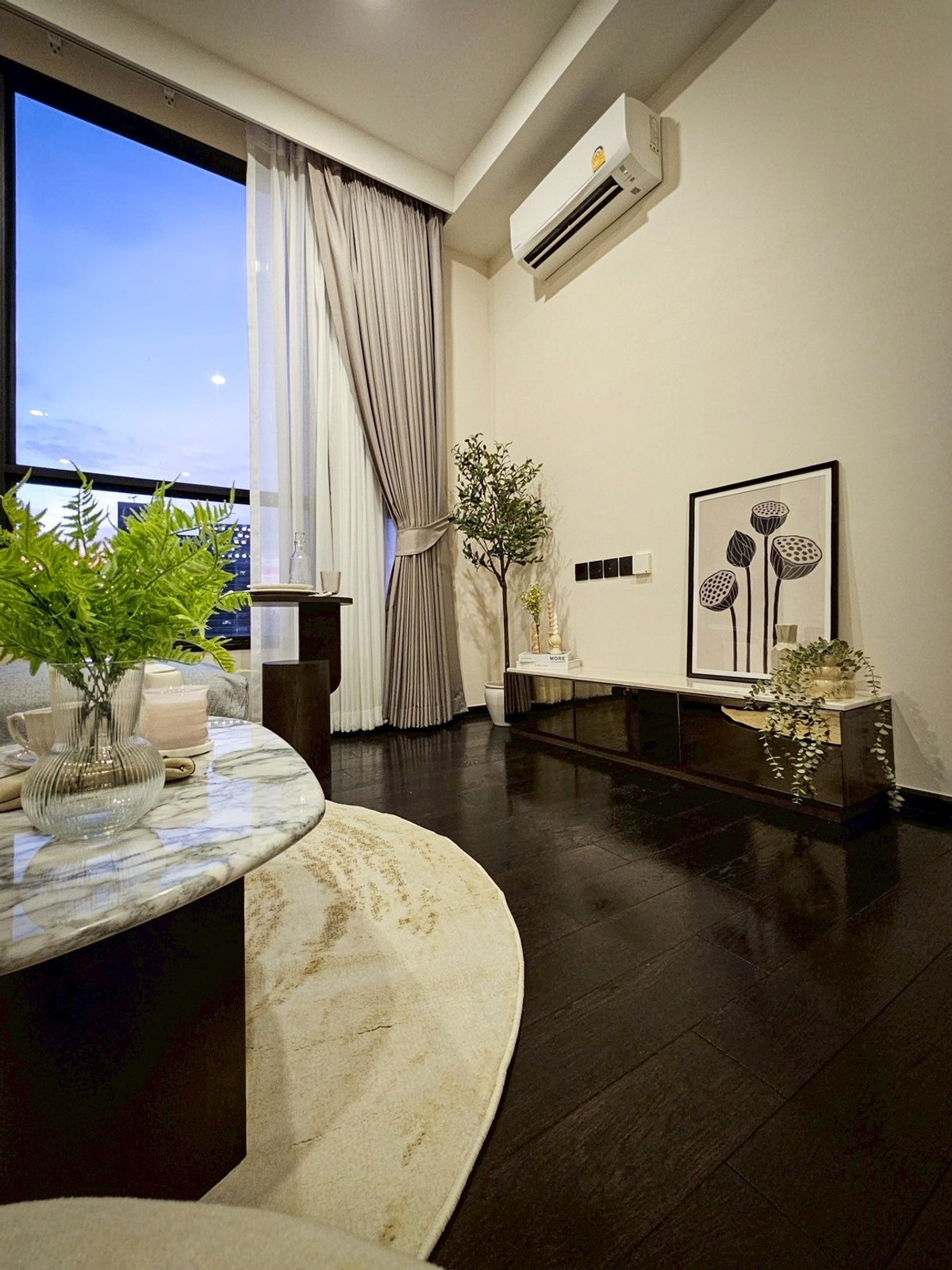 For RentCondoSukhumvit, Asoke, Thonglor : For rent, Park Origin Thonglor, near BTS Thonglor, Ekkamai.