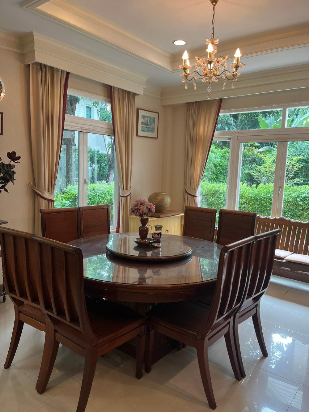 For SaleHousePattanakan, Srinakarin : Phatthanakan Village -Phatthanakan 30(Sale 37.5 million) Good location– Area 105 sq m. - Usable area 450 sq m. – 4 bedrooms, 3 bathrooms– Parking for 3 cars▶️ living room,Family area, Dining room,Thai Kitchen 1Pantry Kitchen 1Maid's room 