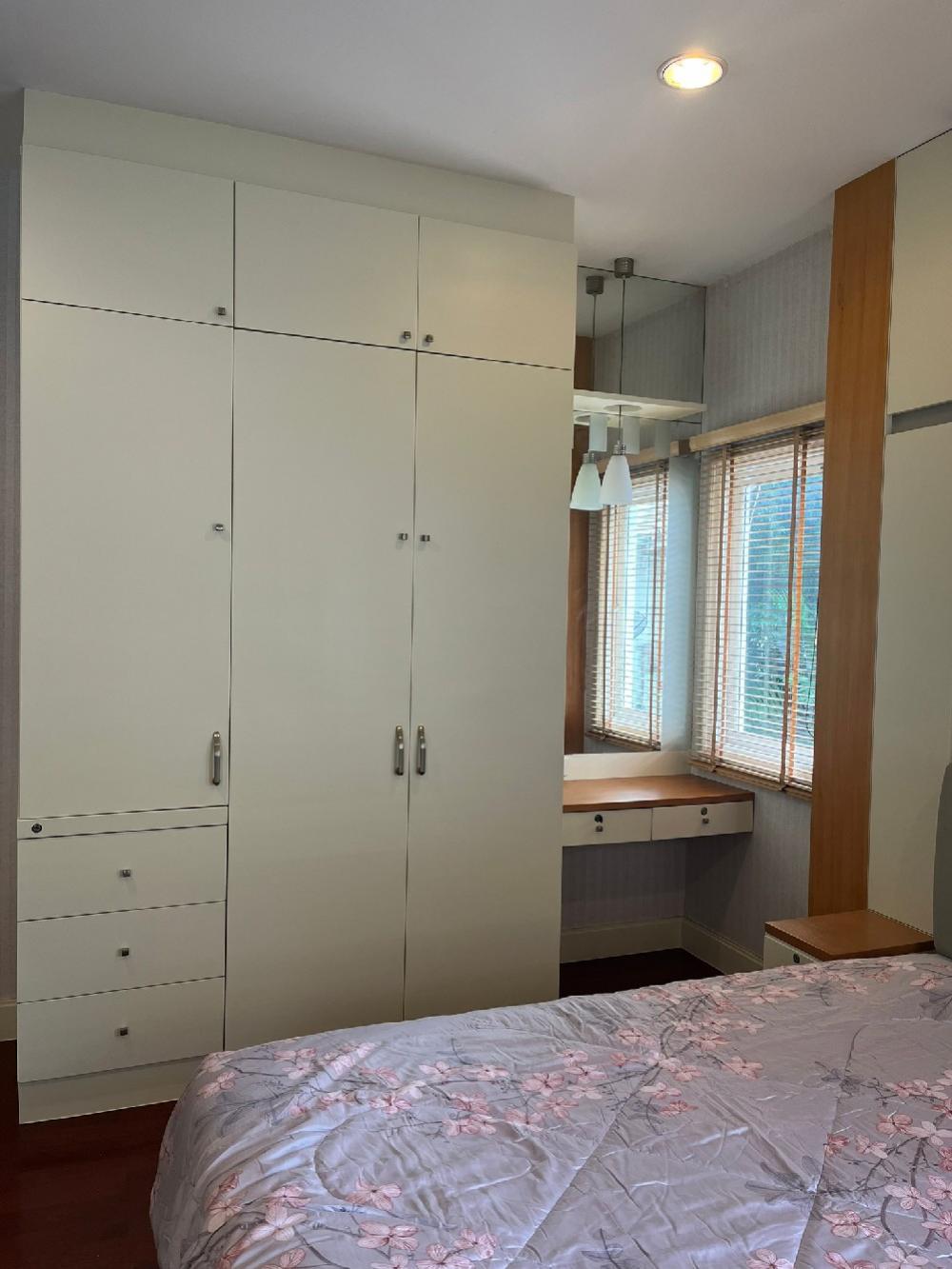 For SaleHousePattanakan, Srinakarin : Phatthanakan Village -Phatthanakan 30(Sale 37.5 million) Good location– Area 105 sq m. - Usable area 450 sq m. – 4 bedrooms, 3 bathrooms– Parking for 3 cars▶️ living room,Family area, Dining room,Thai Kitchen 1Pantry Kitchen 1Maid's room 