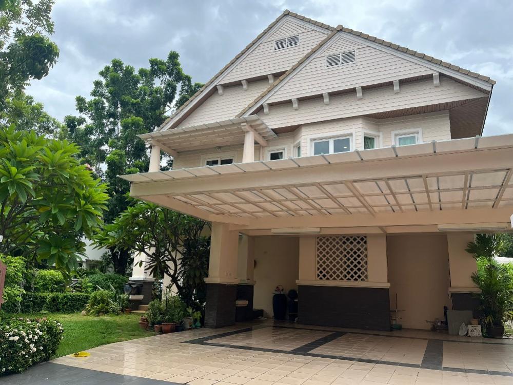 For SaleHousePattanakan, Srinakarin : Phatthanakan Village -Phatthanakan 30(Sale 37.5 million) Good location– Area 105 sq m. - Usable area 450 sq m. – 4 bedrooms, 3 bathrooms– Parking for 3 cars▶️ living room,Family area, Dining room,Thai Kitchen 1Pantry Kitchen 1Maid's room 