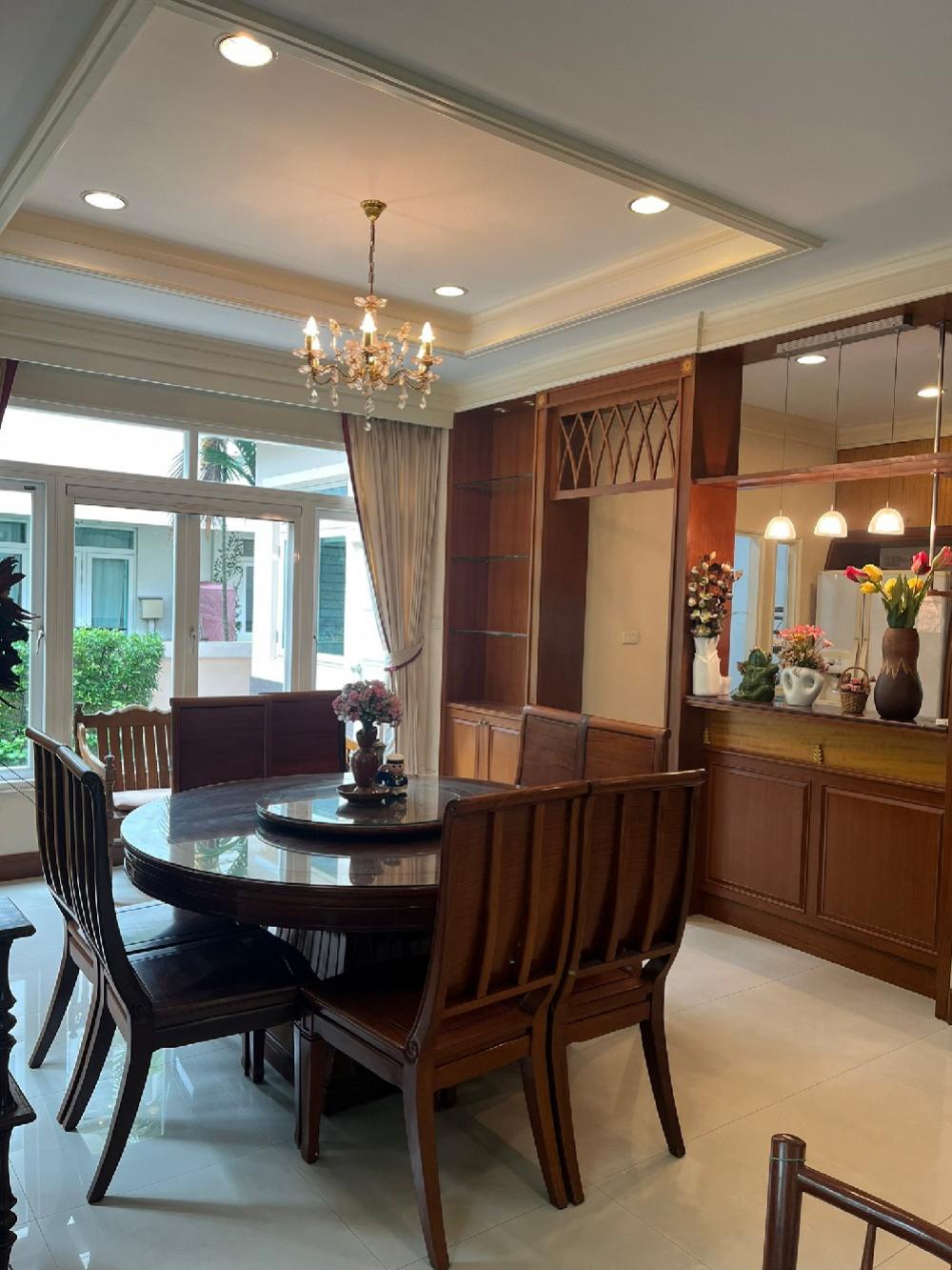 For SaleHousePattanakan, Srinakarin : Phatthanakan Village -Phatthanakan 30(Sale 37.5 million) Good location– Area 105 sq m. - Usable area 450 sq m. – 4 bedrooms, 3 bathrooms– Parking for 3 cars▶️ living room,Family area, Dining room,Thai Kitchen 1Pantry Kitchen 1Maid's room 