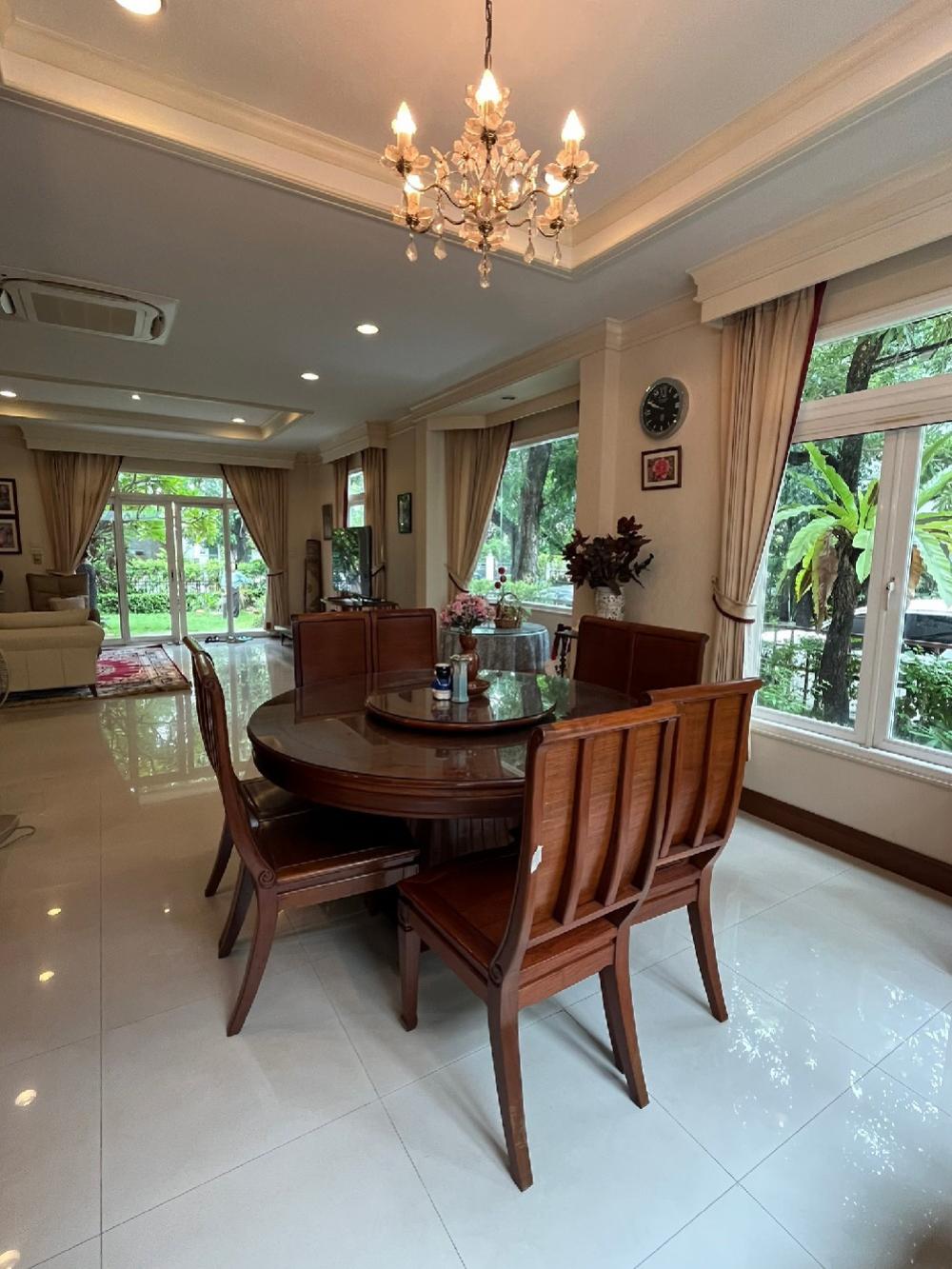 For SaleHousePattanakan, Srinakarin : Phatthanakan Village -Phatthanakan 30(Sale 37.5 million) Good location– Area 105 sq m. - Usable area 450 sq m. – 4 bedrooms, 3 bathrooms– Parking for 3 cars▶️ living room,Family area, Dining room,Thai Kitchen 1Pantry Kitchen 1Maid's room 