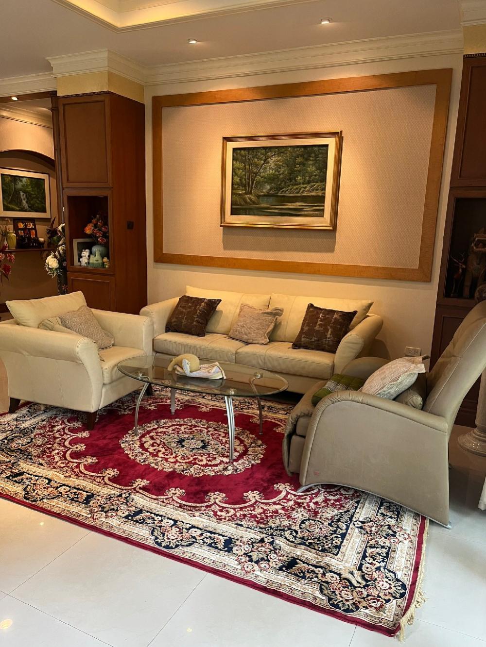 For SaleHousePattanakan, Srinakarin : Phatthanakan Village -Phatthanakan 30(Sale 37.5 million) Good location– Area 105 sq m. - Usable area 450 sq m. – 4 bedrooms, 3 bathrooms– Parking for 3 cars▶️ living room,Family area, Dining room,Thai Kitchen 1Pantry Kitchen 1Maid's room 