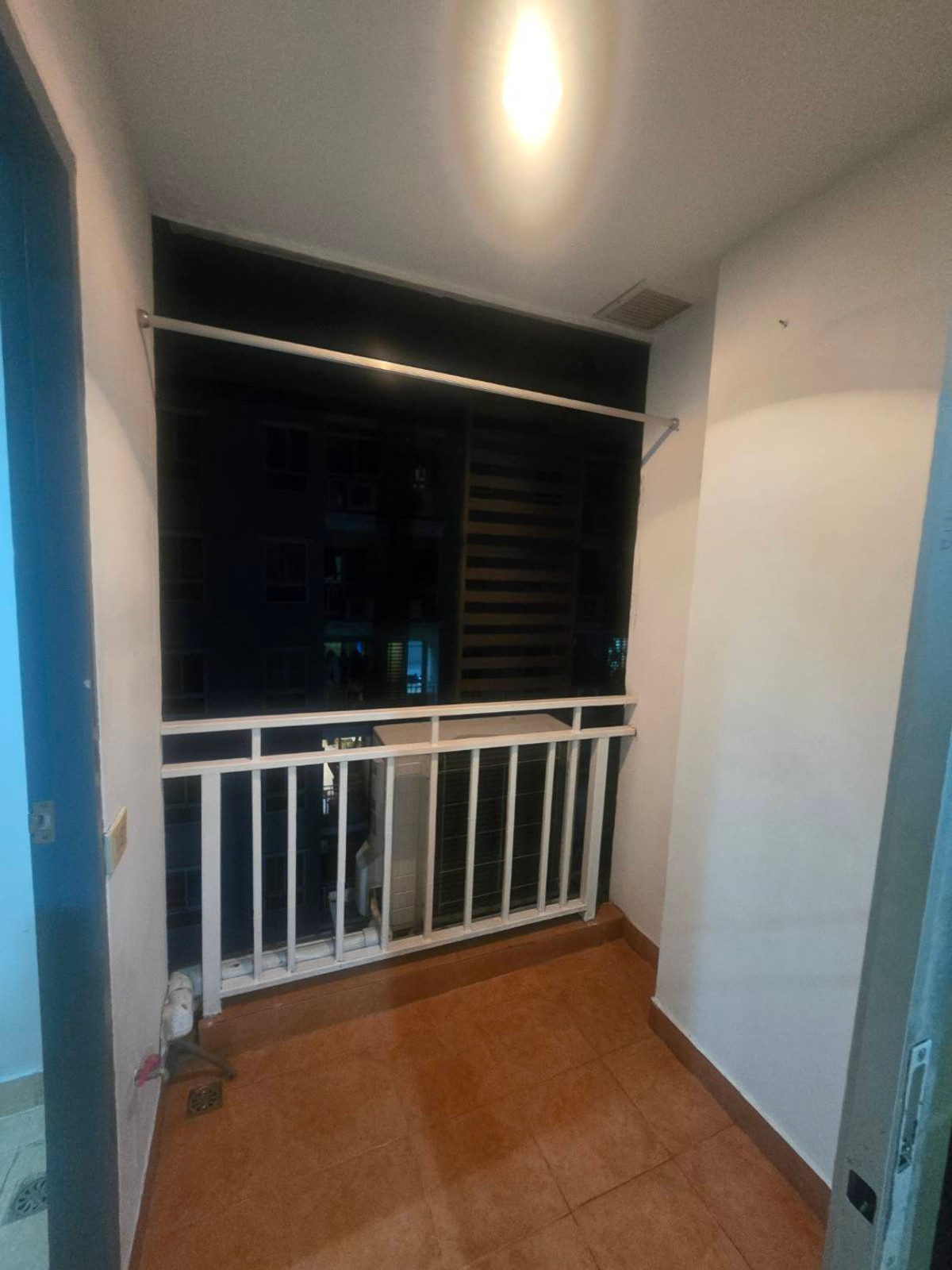 For RentCondoBangna, Bearing, Lasalle : convenient travel, near BTS Bangna, near the expressway, near BITEC Bangna.