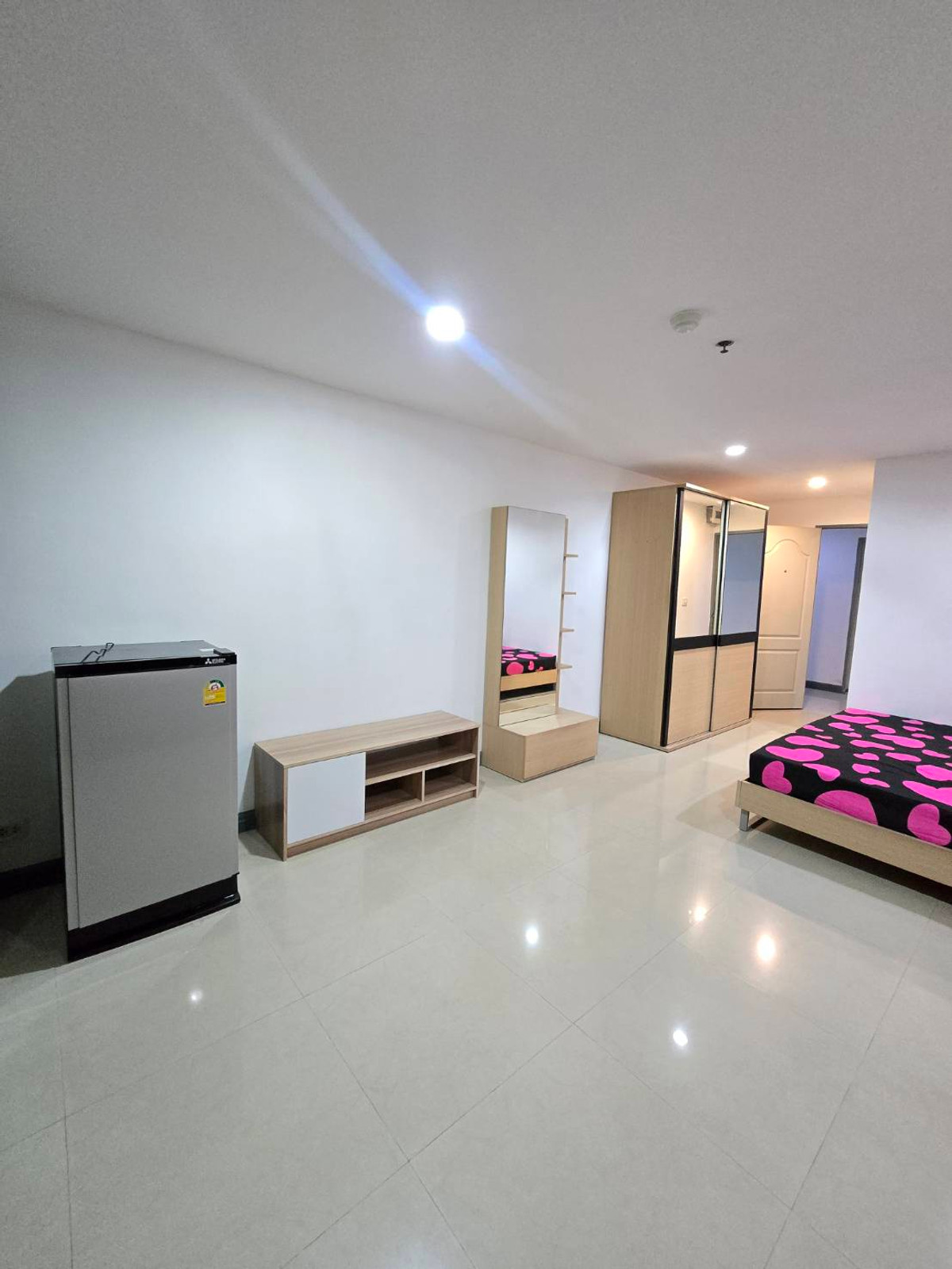 For RentCondoBangna, Bearing, Lasalle : convenient travel, near BTS Bangna, near the expressway, near BITEC Bangna.