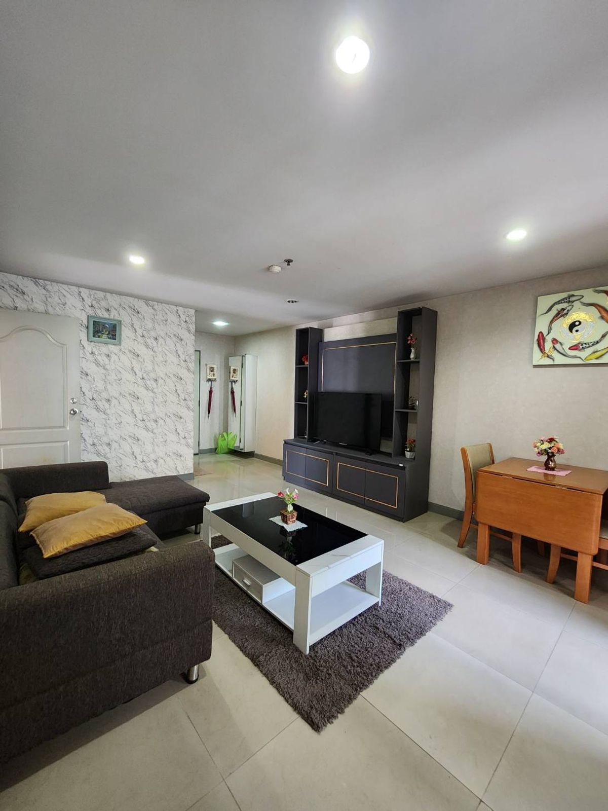 For RentCondoBangna, Bearing, Lasalle : convenient travel, near BTS Bangna, near the expressway, near BITEC Bangna.