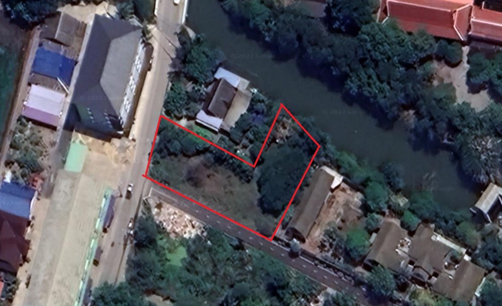 For SaleLandNonthaburi, Bang Yai, Bangbuathong : Corner plot for sale in a community area, Soi Yu Pen Suk, suitable for business, on 2 sides of an asphalt road, the back side is on Khlong Phra Udom, only 450m to Kanchanaphisek Road, 10 lanes.