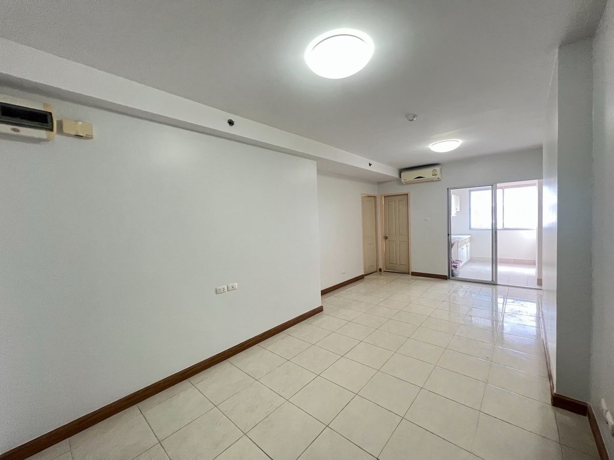 For SaleCondoRama5, Ratchapruek, Bangkruai : Condo for sale, Supalai Park, Tiwanon Intersection, Nonthaburi, near Tiwanon Intersection BTS station. Near Nonthaburi Pier Swimming pool view