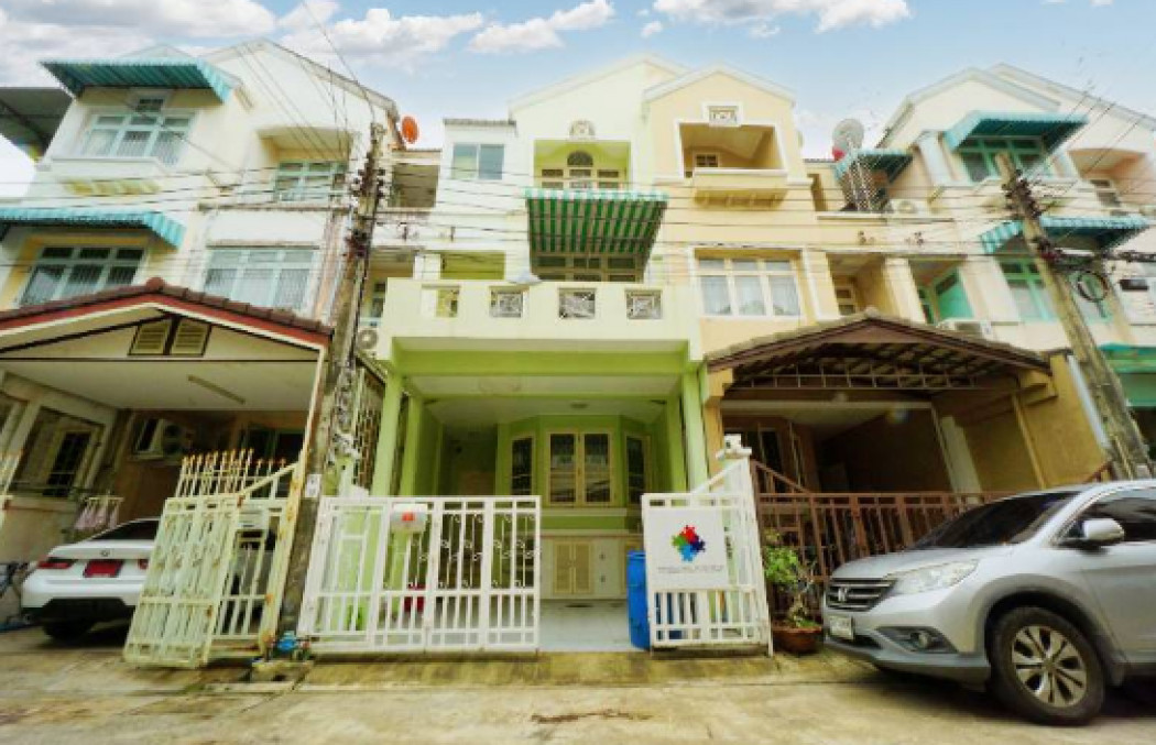 For SaleTownhomeRattanathibet, Sanambinna : 3-Storey Townhome for sale, Baan Suan Than Park Gallery, 190 sq m., 21.2 sq w, 4 bedrooms, 3 bathrooms, suitable for an office.