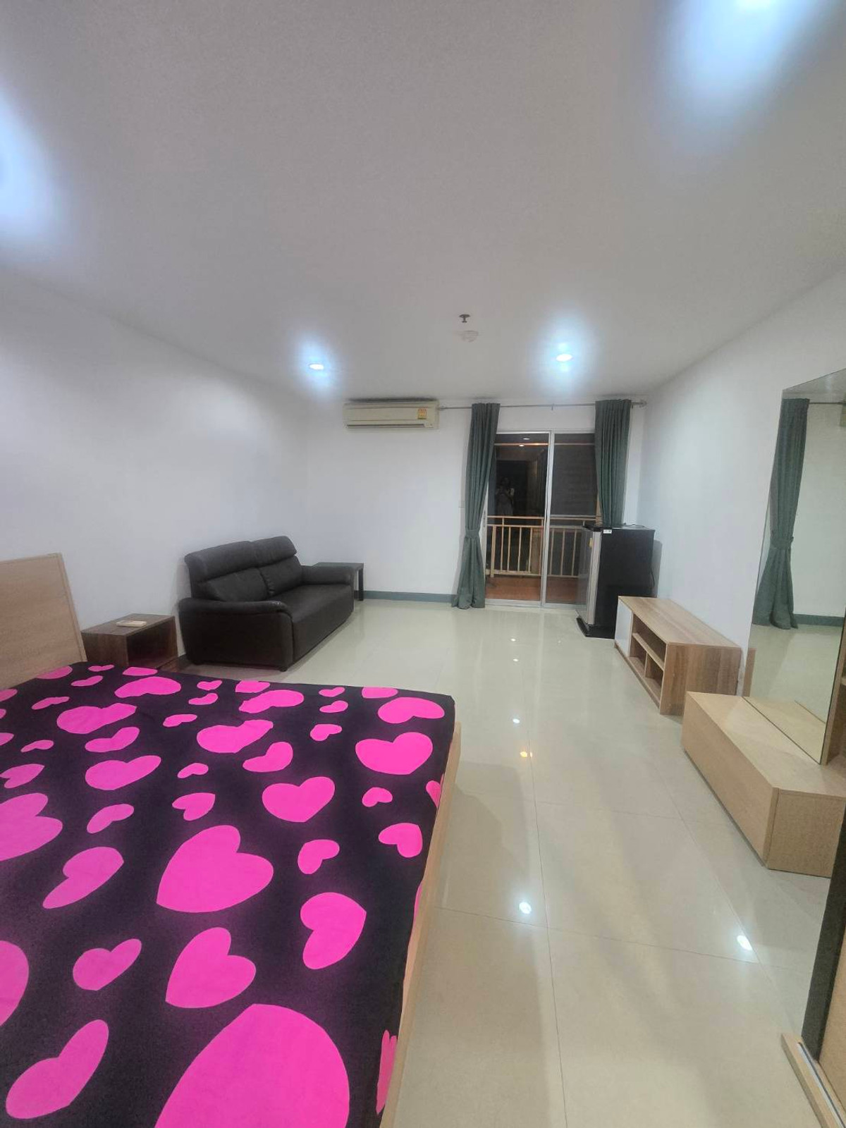 For RentCondoBangna, Bearing, Lasalle : convenient travel, near BTS Bangna, near the expressway, near BITEC Bangna.