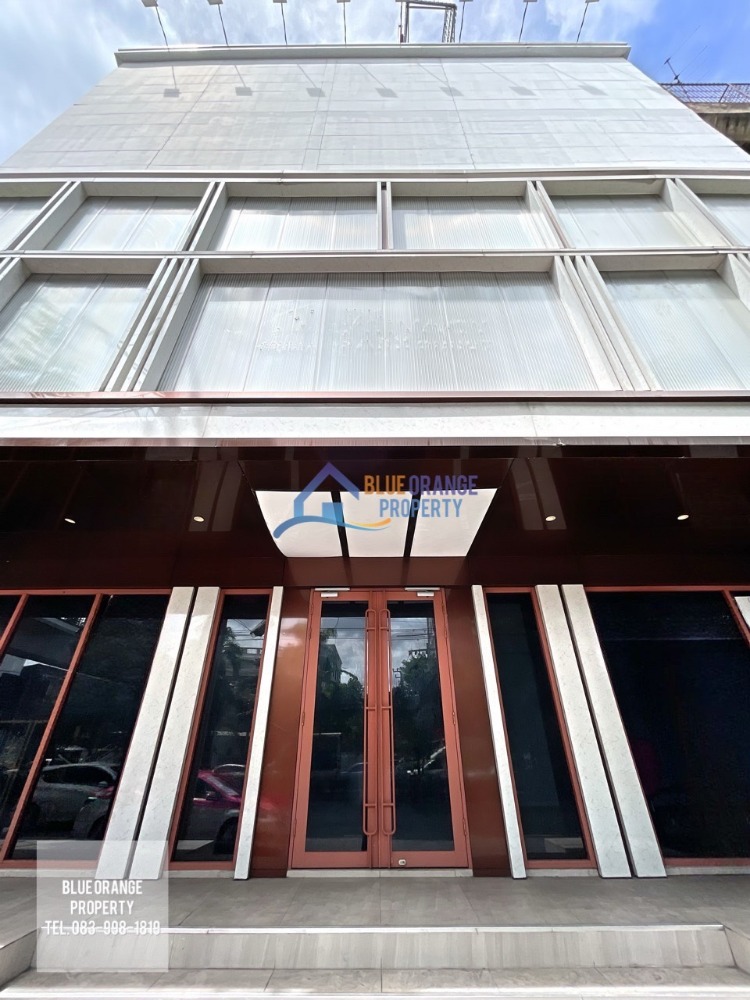 For RentShop HouseOnnut, Udomsuk : Commercial building for rent, 3 units, 4.5 stories, next to the main Sukhumvit road. Near Onnut BTS *cannabis accepted*