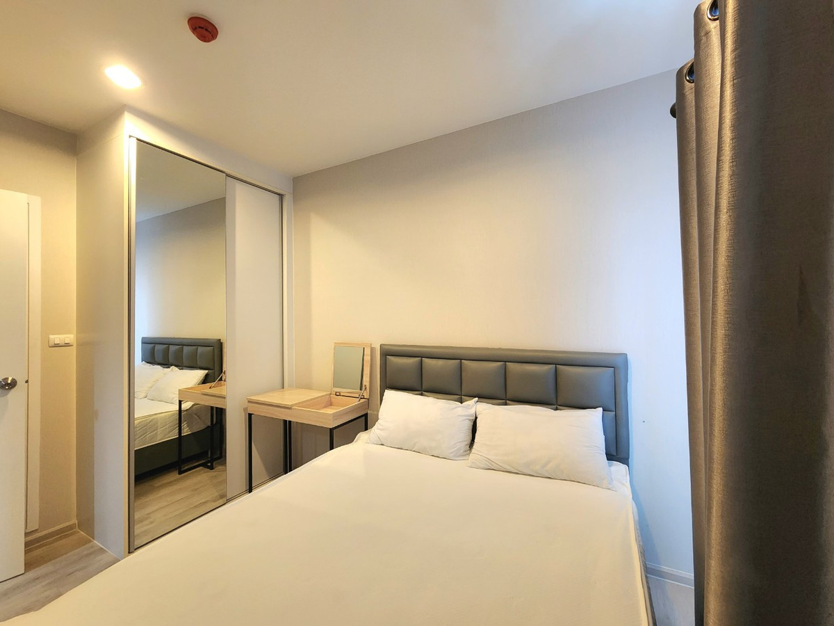 For RentCondoNonthaburi, Bang Yai, Bangbuathong : *The condition is as shown in the cover photo. New, first hand, has a washing machine** For rent, decorated comfortably, Plum Condo, Central Station, Phase 2 ** Sunset view**SN490.53