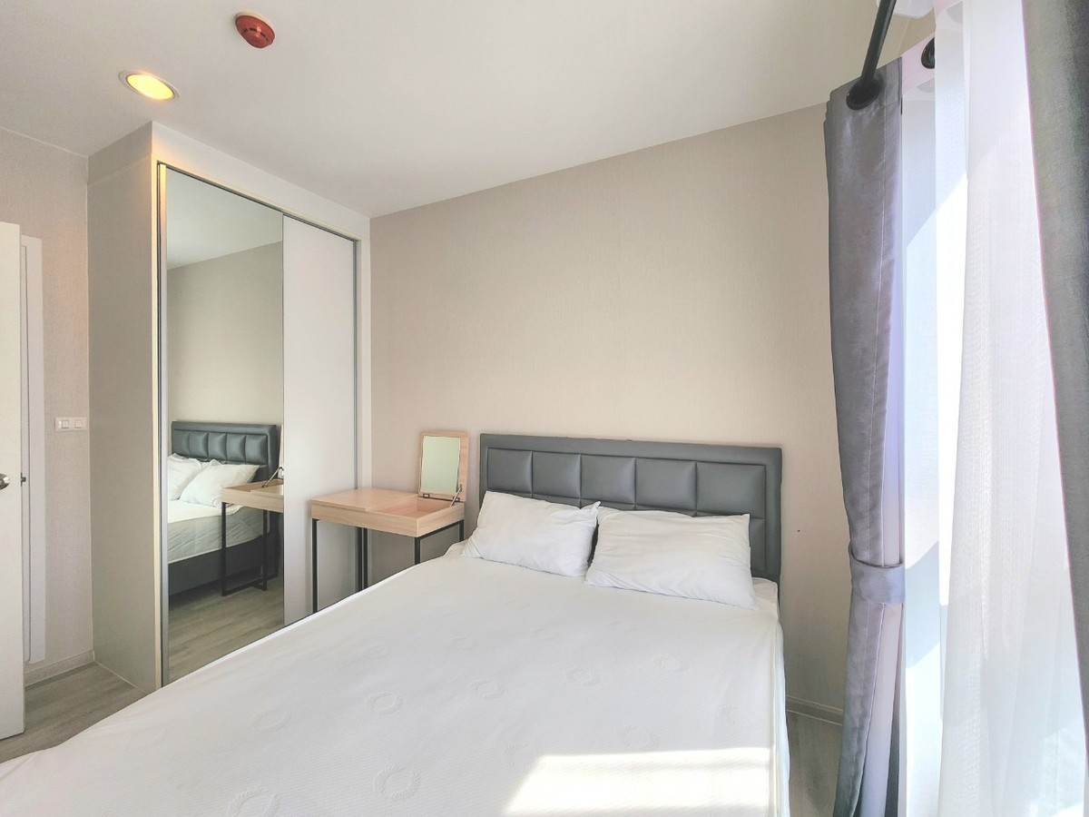 For RentCondoNonthaburi, Bang Yai, Bangbuathong : *The condition is as shown in the cover photo. New, first hand, has a washing machine** For rent, decorated comfortably, Plum Condo, Central Station, Phase 2 ** Sunset view**SN490.53