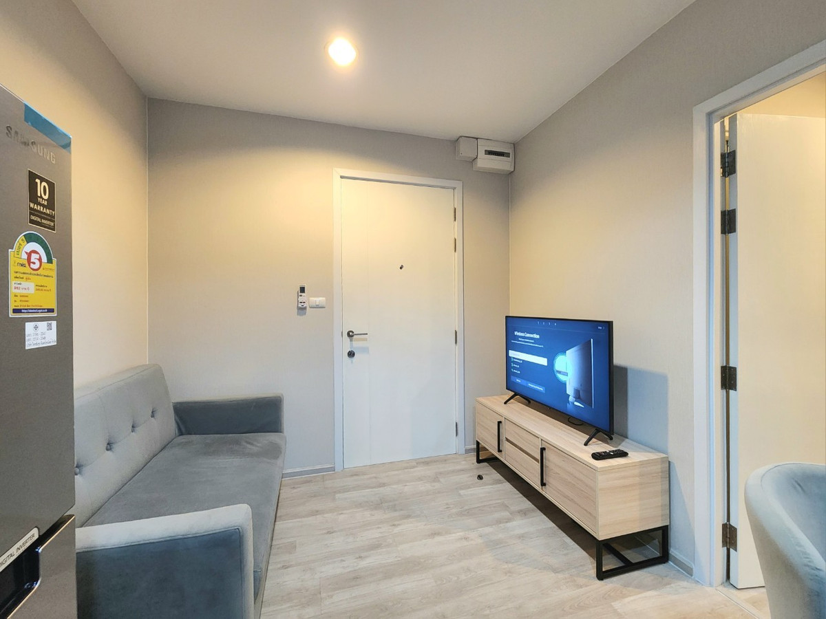 For RentCondoNonthaburi, Bang Yai, Bangbuathong : *The condition is as shown in the cover photo. New, first hand, has a washing machine** For rent, decorated comfortably, Plum Condo, Central Station, Phase 2 ** Sunset view**SN490.53