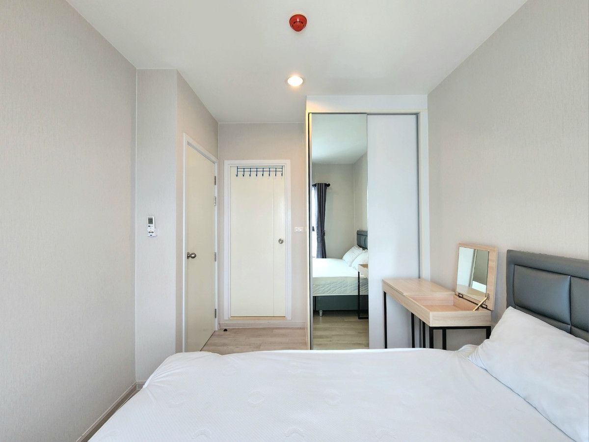 For RentCondoNonthaburi, Bang Yai, Bangbuathong : *The condition is as shown in the cover photo. New, first hand, has a washing machine** For rent, decorated comfortably, Plum Condo, Central Station, Phase 2 ** Sunset view**SN490.53