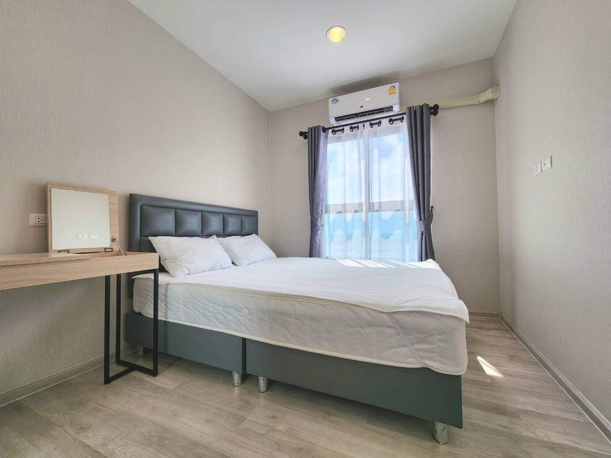 For RentCondoNonthaburi, Bang Yai, Bangbuathong : *The condition is as shown in the cover photo. New, first hand, has a washing machine** For rent, decorated comfortably, Plum Condo, Central Station, Phase 2 ** Sunset view**SN490.53