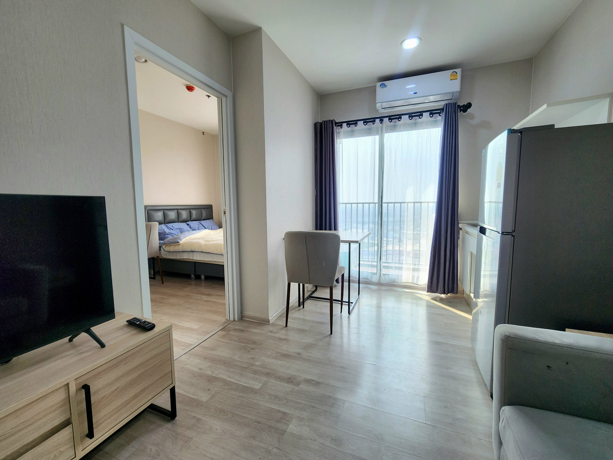 For RentCondoNonthaburi, Bang Yai, Bangbuathong : *The condition is as shown in the cover photo. New, first hand, has a washing machine** For rent, decorated comfortably, Plum Condo, Central Station, Phase 2 ** Sunset view**SN490.53