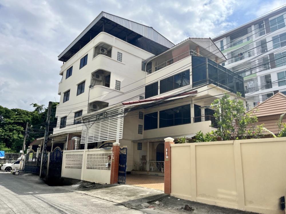 For SaleShop HouseLadprao101, Happy Land, The Mall Bang Kapi : 089-515-5440 4-story building for sale, Lat Phrao, 31 sq.m. are divided for sale at 9 MB.