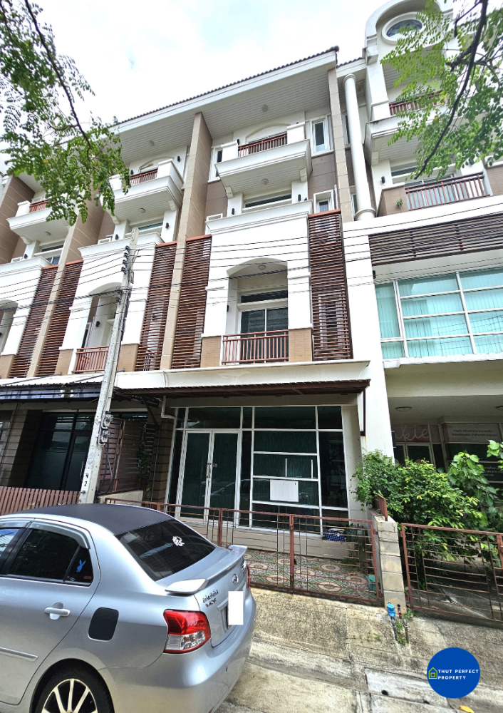 ขายทาวน์โฮมลาดพร้าว101 แฮปปี้แลนด์ : ขาย ทาวน์โฮม 4 ชั้น พรีเมียมเพลส นวมินทร์-ลาดพร้าว 101 ตกแต่งสวยเหมาะสำหรับอยู่อาศัย หรือเป็นโฮมออฟฟิศ พื้นที่ 21.2 ตรว. 4 ห้องนอน  5 ห้องน้ำ ทำเลดี ใกล้ทางด่วนเอกมัย-รามอินทรา