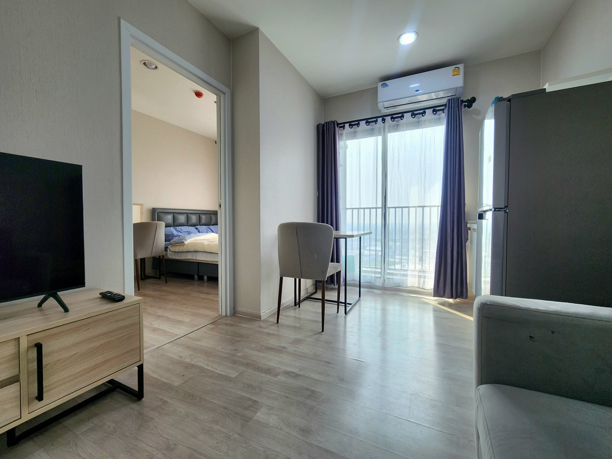 For RentCondoNonthaburi, Bang Yai, Bangbuathong : *The condition is as shown in the cover photo. New, first hand, has a washing machine** For rent, decorated comfortably, Plum Condo, Central Station, Phase 2 ** Sunset view**SN490.53