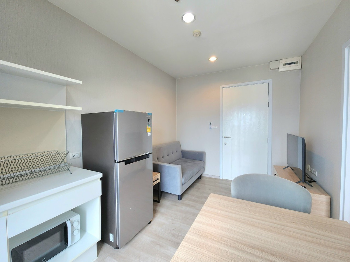 For RentCondoNonthaburi, Bang Yai, Bangbuathong : *The condition is as shown in the cover photo. New, first hand, has a washing machine** For rent, decorated comfortably, Plum Condo, Central Station, Phase 2 ** Sunset view**SN490.53
