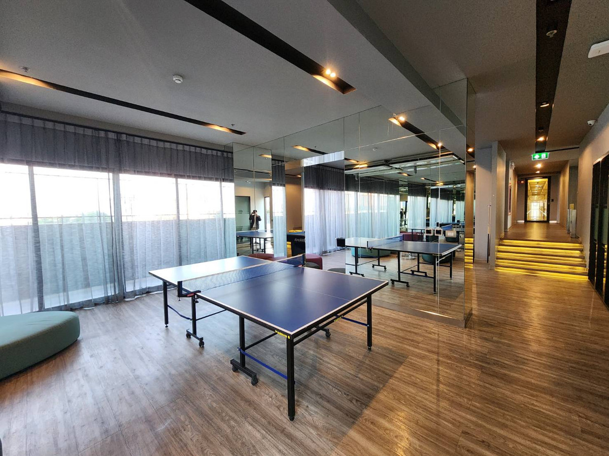 For RentCondoNonthaburi, Bang Yai, Bangbuathong : *The condition is as shown in the cover photo. New, first hand, has a washing machine** For rent, decorated comfortably, Plum Condo, Central Station, Phase 2 ** Sunset view**SN490.53