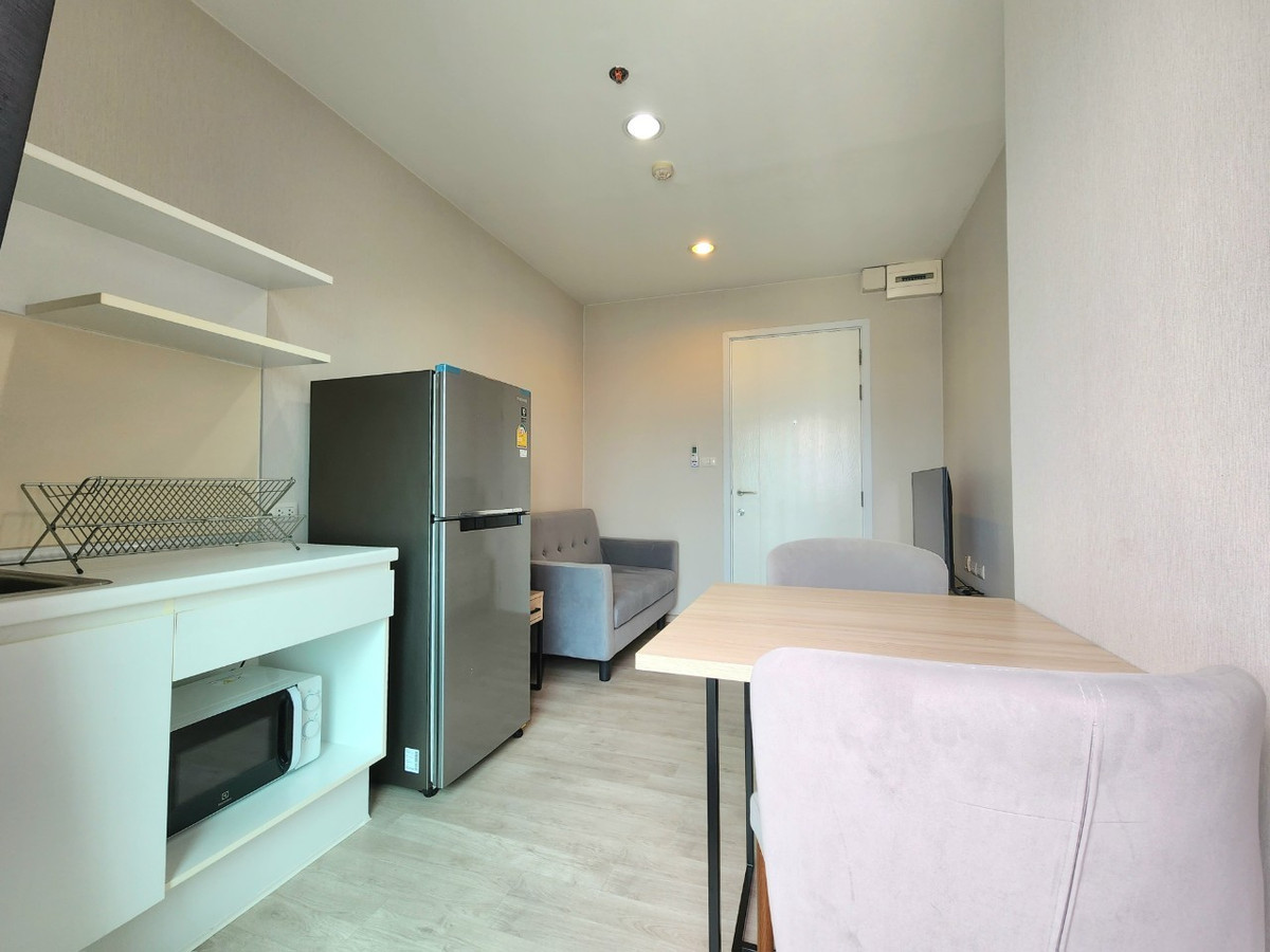 For RentCondoNonthaburi, Bang Yai, Bangbuathong : *The condition is as shown in the cover photo. New, first hand, has a washing machine** For rent, decorated comfortably, Plum Condo, Central Station, Phase 2 ** Sunset view**SN490.53